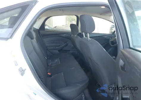 2018 Ford Focus S z USA, uszkodzony, nr VIN 1FADP3E22JL227575